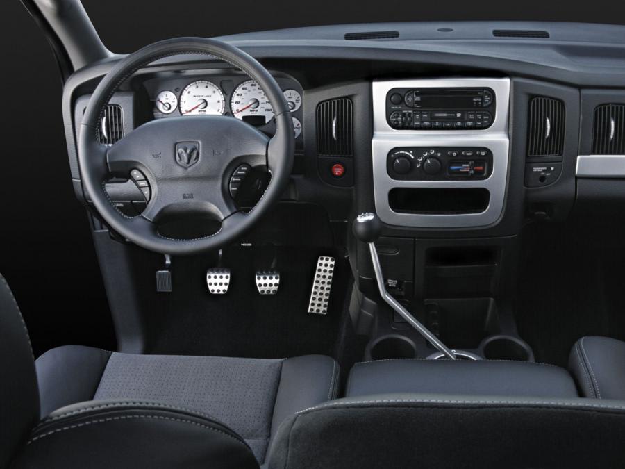  Dodge Ram SRT10 2003 года  (фото 12 из 21)